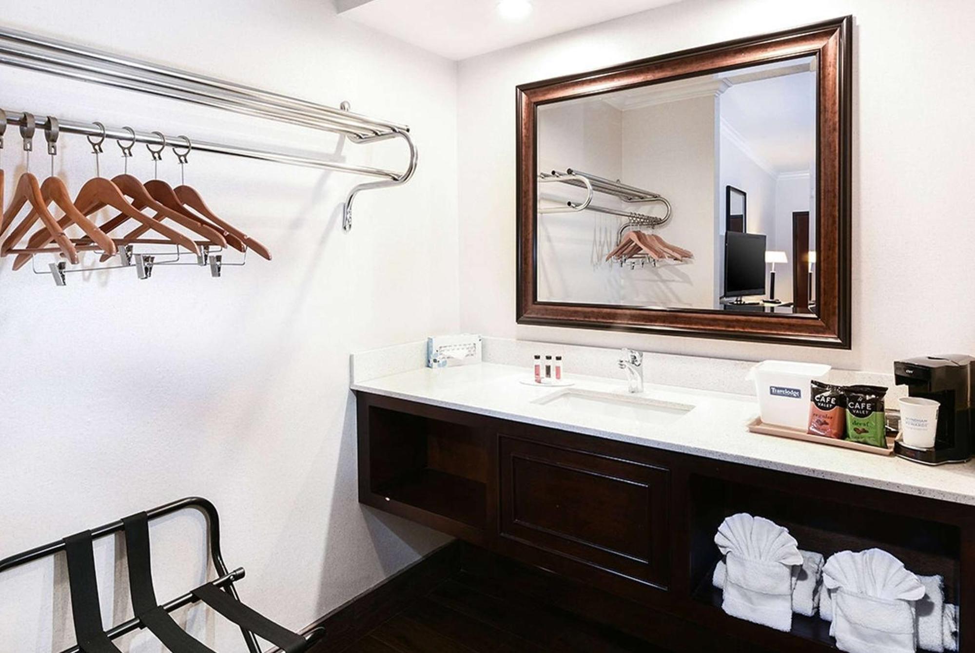 Travelodge By Wyndham Commerce Los Angeles Area Eksteriør bilde