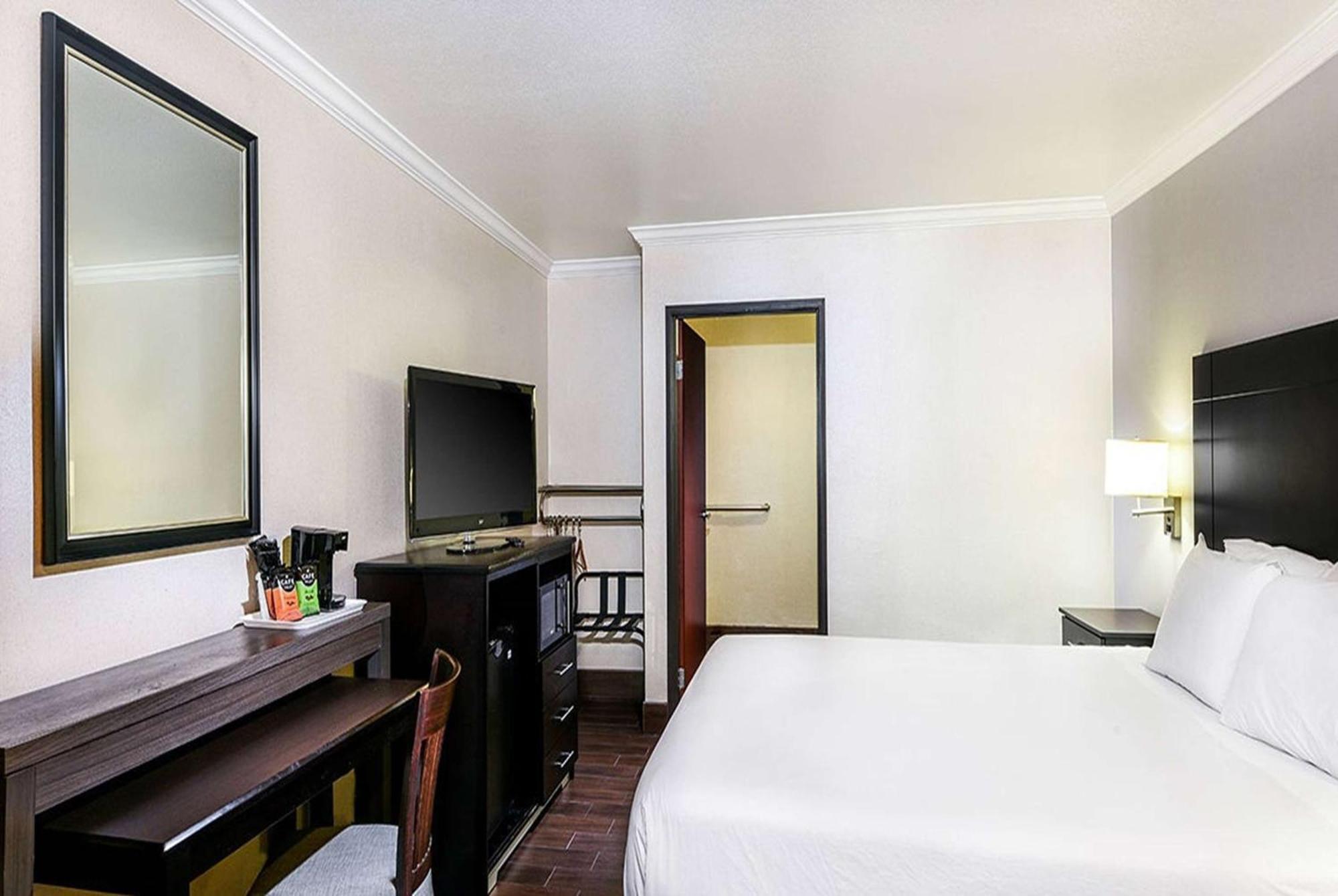 Travelodge By Wyndham Commerce Los Angeles Area Eksteriør bilde