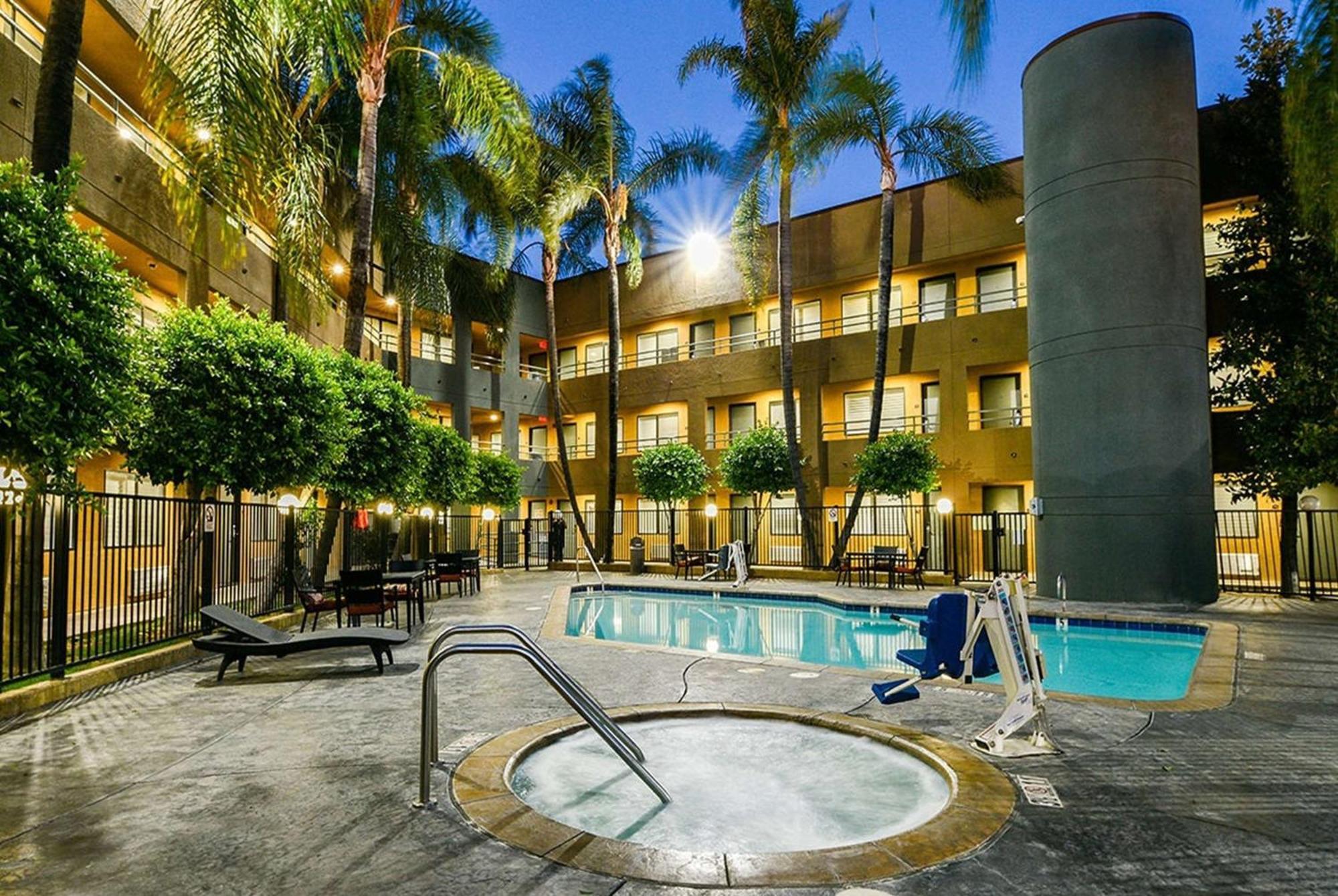 Travelodge By Wyndham Commerce Los Angeles Area Eksteriør bilde