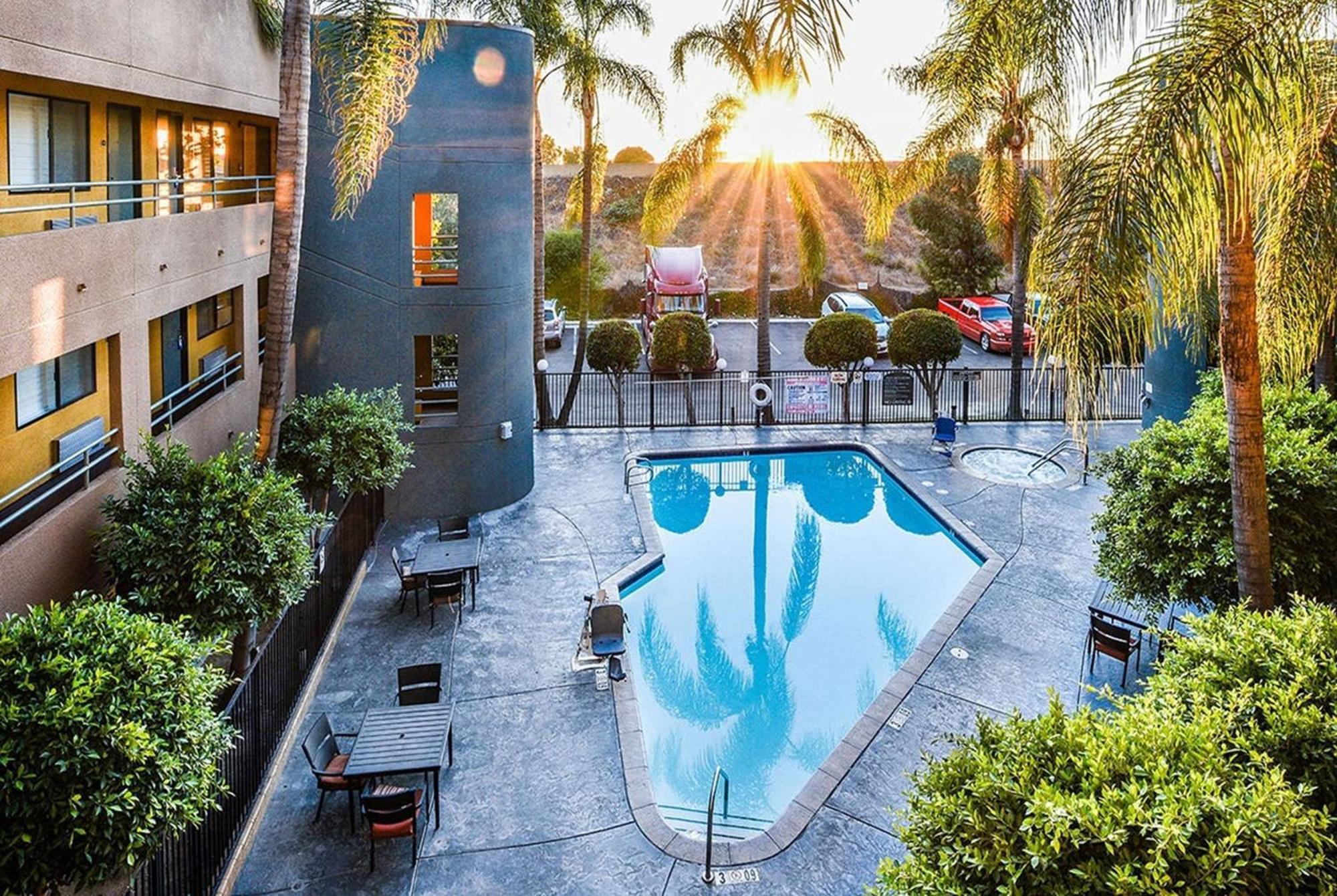 Travelodge By Wyndham Commerce Los Angeles Area Eksteriør bilde